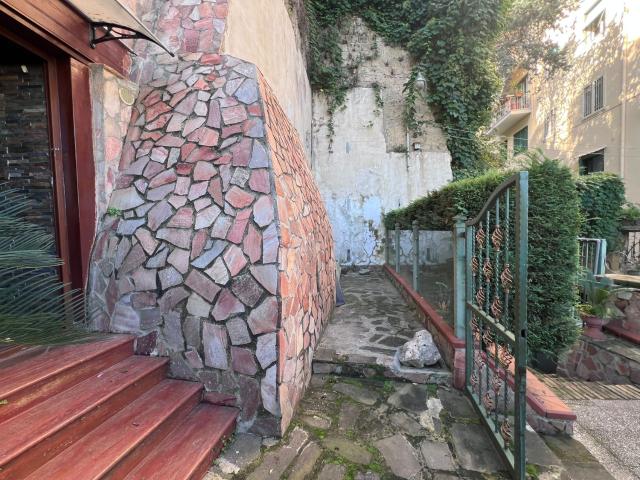 Bilocale arredato con giardino via G.Santacroce