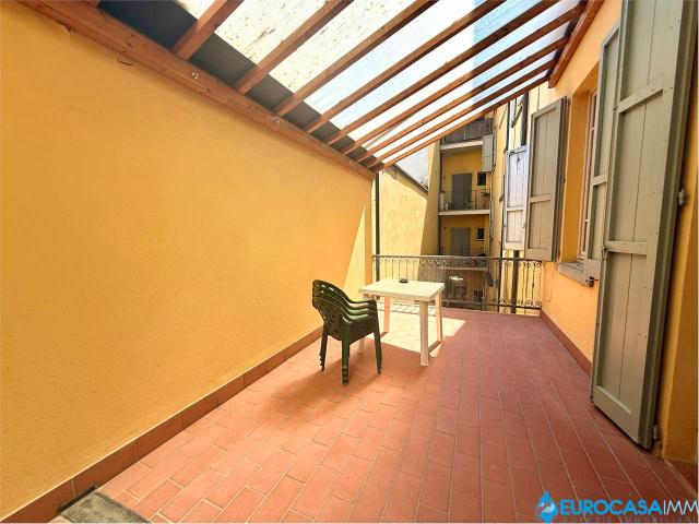 BILOCALE ARREDATO CON TERRAZZO, CARPI CENTRO