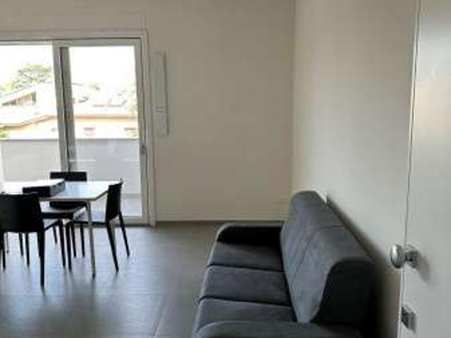 Bilocale arredato con terrazzo Cento paese