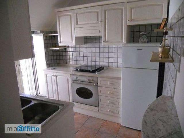 Bilocale arredato con terrazzo Centro