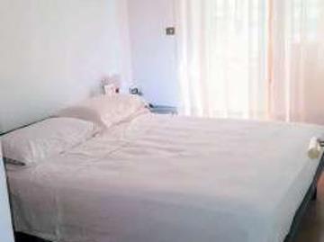 Bilocale arredato con terrazzo Centro