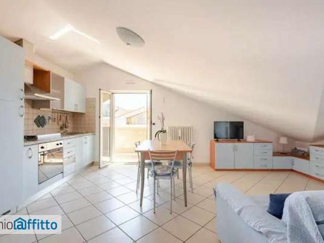 Bilocale arredato con terrazzo Centro