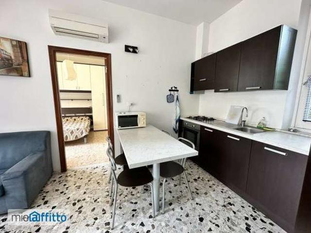 Bilocale arredato con terrazzo Centro