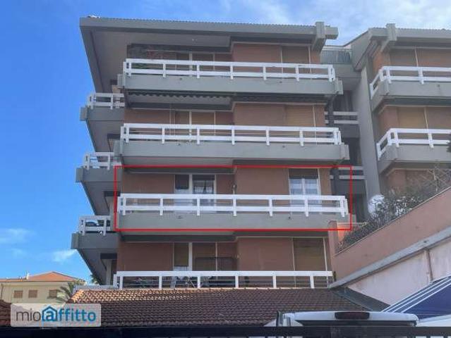 Bilocale arredato con terrazzo Centro