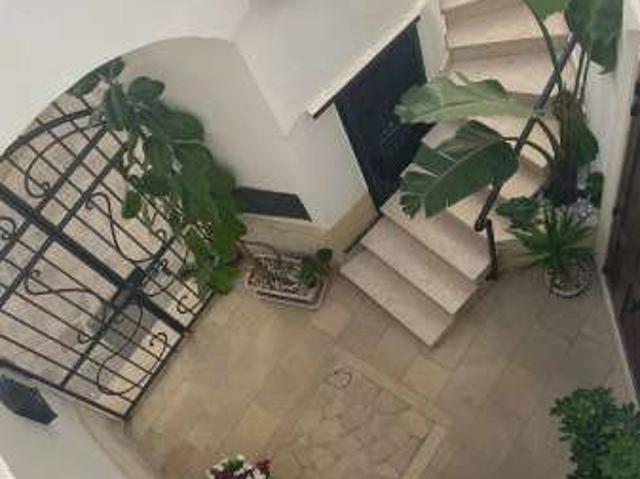 Bilocale arredato con terrazzo Centro