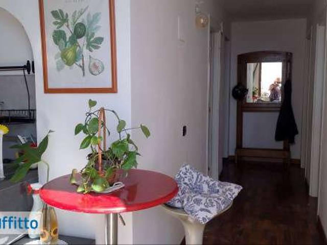 Bilocale arredato con terrazzo Centro