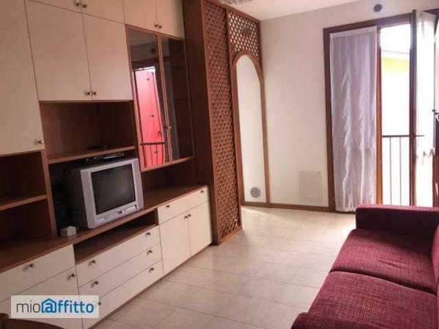 Bilocale arredato con terrazzo Centro