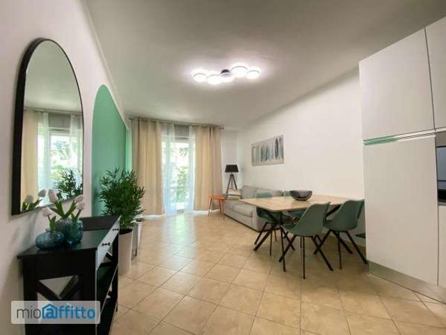Bilocale arredato con terrazzo Centro