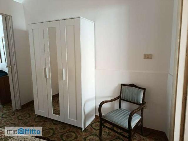 Bilocale arredato con terrazzo Centro