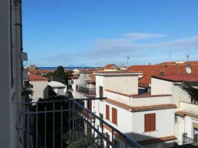 Bilocale arredato con terrazzo Centro
