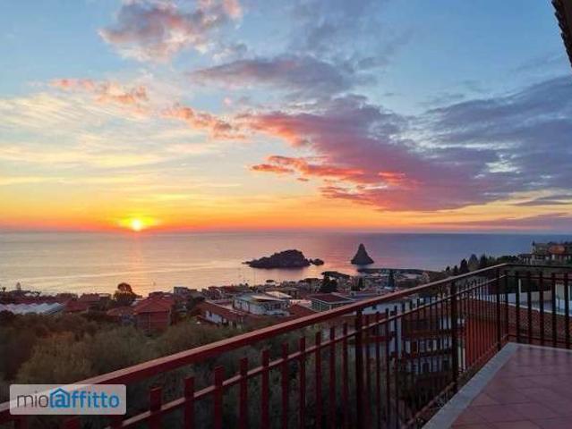 Bilocale arredato con terrazzo Aci trezza