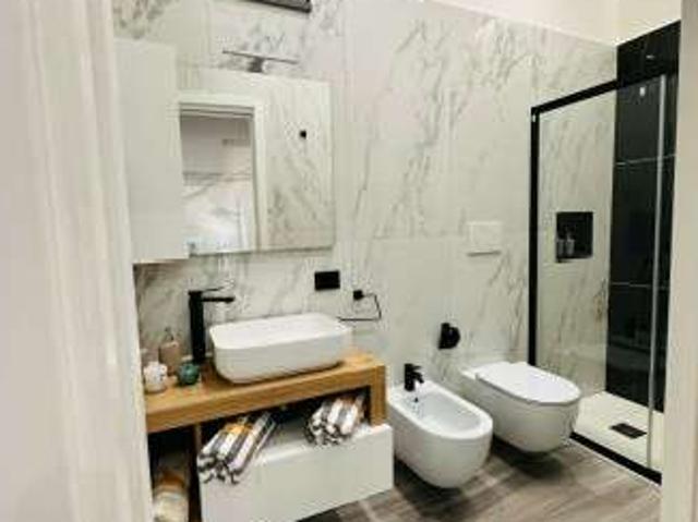 Bilocale arredato con terrazzo Centro