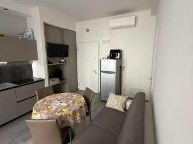 Bilocale arredato con terrazzo Centro