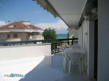 Bilocale arredato con terrazzo Centro
