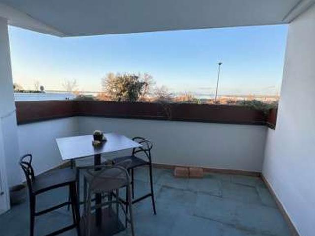 Bilocale arredato con terrazzo Centro