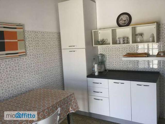 Bilocale arredato con terrazzo Centro