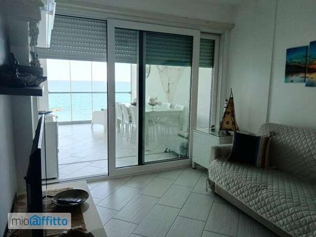 Bilocale arredato con terrazzo Centro