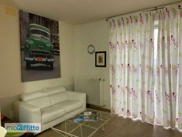 Bilocale arredato con terrazzo Centro