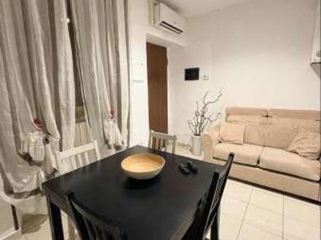 Bilocale arredato con terrazzo Centro