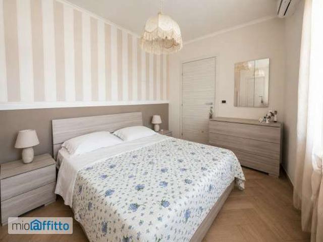 Bilocale arredato con terrazzo Centro