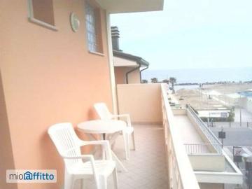 Bilocale arredato con terrazzo Centro
