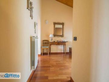 Bilocale arredato con terrazzo Centro