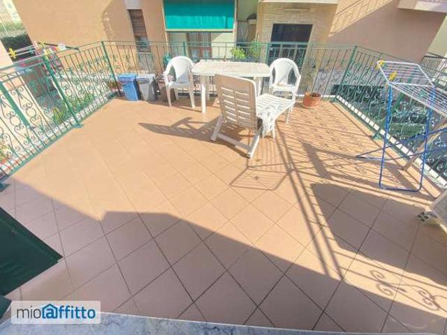 Bilocale arredato con terrazzo Centro