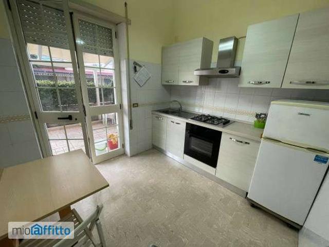Bilocale arredato con terrazzo Centro