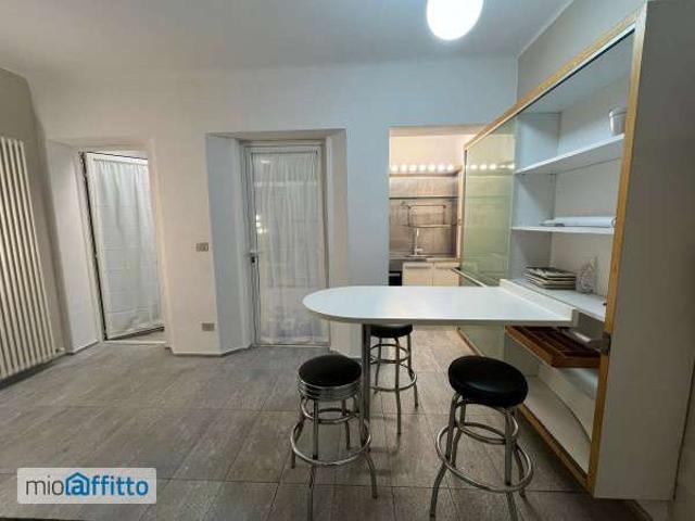 Bilocale arredato con terrazzo Centro