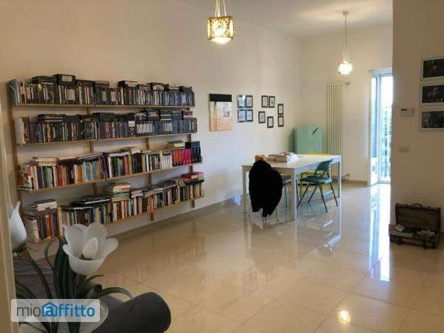 Bilocale arredato con terrazzo Centro
