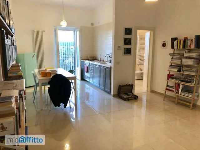 Bilocale arredato con terrazzo Centro