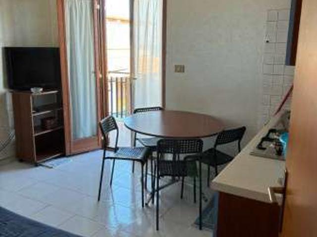 Bilocale arredato con terrazzo Centro