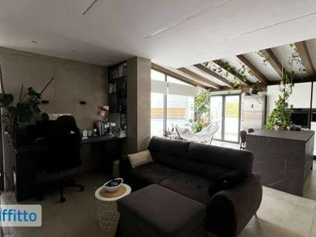 Bilocale arredato con terrazzo Centro