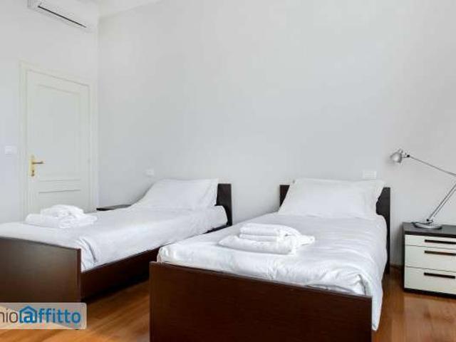 Bilocale arredato con terrazzo Centro
