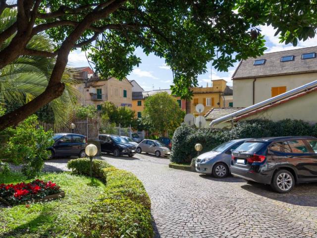 Bilocale arredato con terrazzo e posto auto
