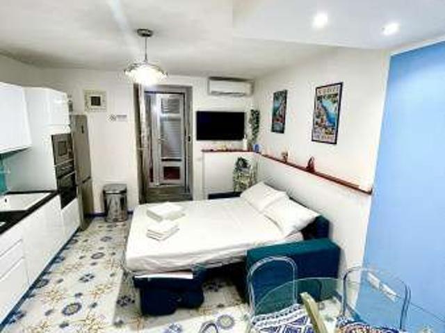 Bilocale arredato con terrazzo Fuorigrotta