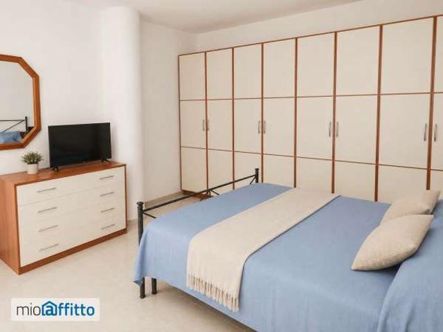 Bilocale arredato con terrazzo Monti