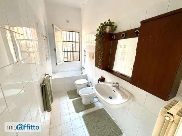 Bilocale arredato con terrazzo Semicentro