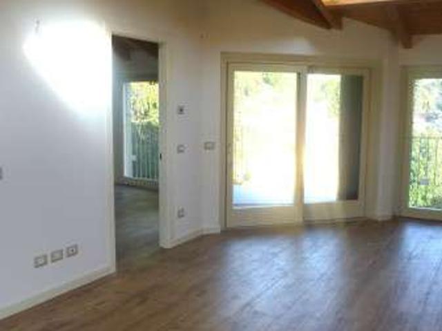 Bilocale arredato con terrazzo Varese