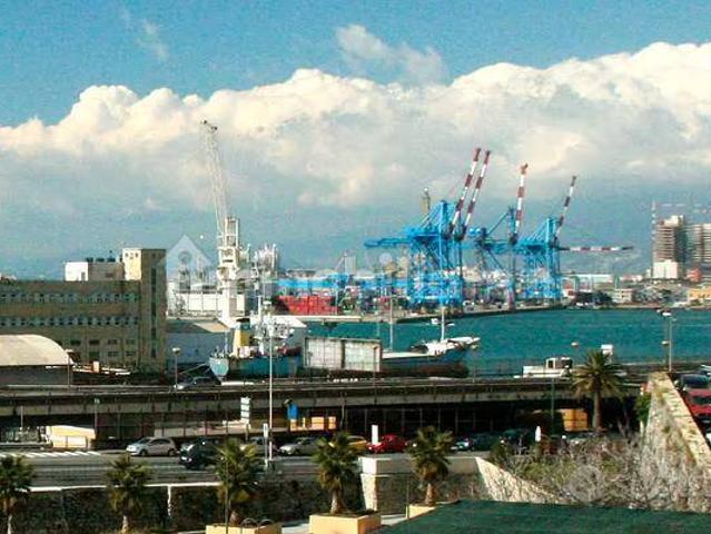 Bilocale buono stato, terzo piano, Molo, Genova