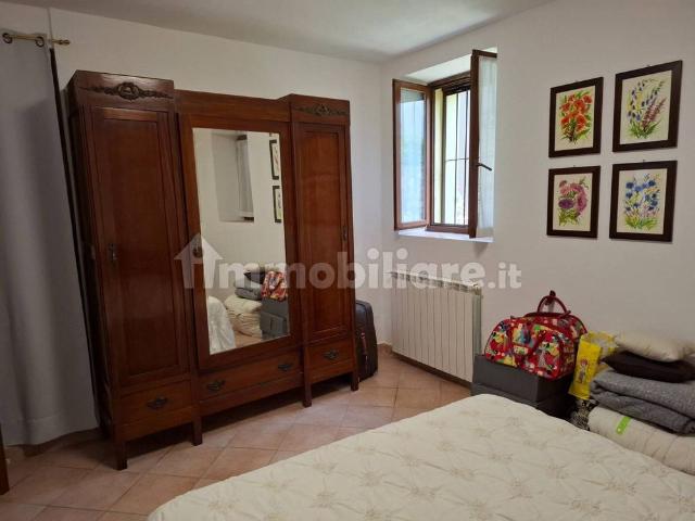 Bilocale buono stato, piano terra, Centro, Pella
