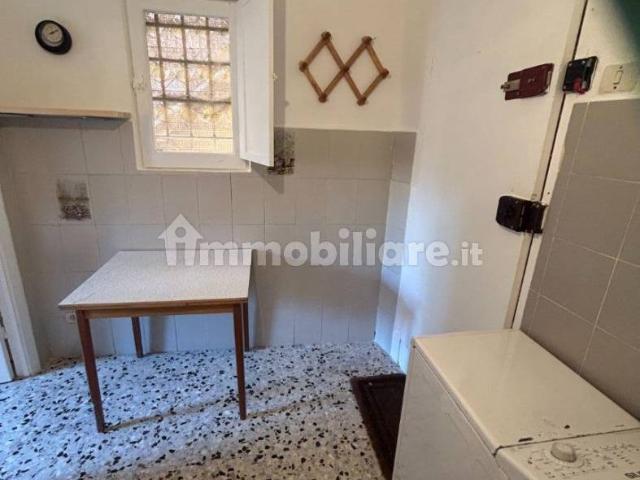 Bilocale buono stato, piano rialzato, Marassi, Genova