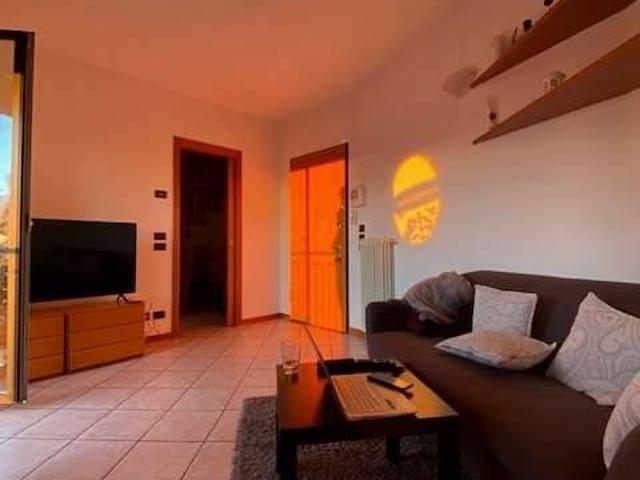 Bilocale buono stato, quarto piano, Centro, Cantù