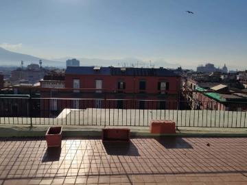 Bilocale con ampio terrazzo in via Antonio De Curtis a Napoli