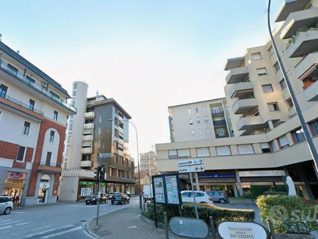 Bilocale con balcone a Erba libero