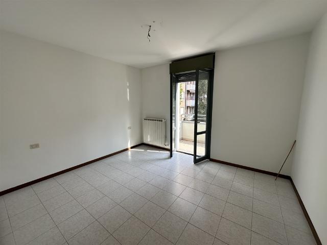 BILOCALE CON BALCONE A LECCO Belledo