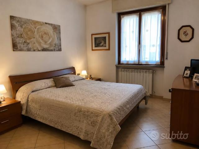Bilocale con balcone arredato a Nova Milanese