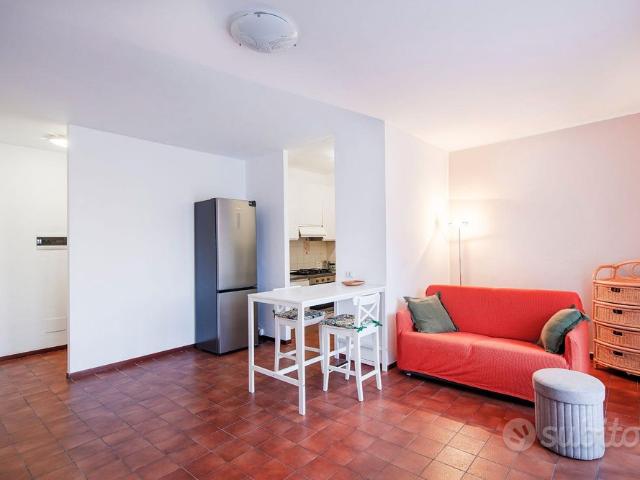 BILOCALE CON BALCONE E CANTINA