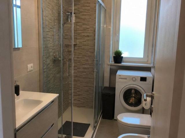 Bilocale con balcone e posto auto a Brugherio