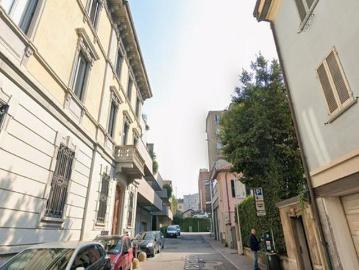 Bilocale con posto auto in centro a Como